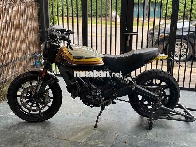 Ducati Scrambler 800 bản RSD