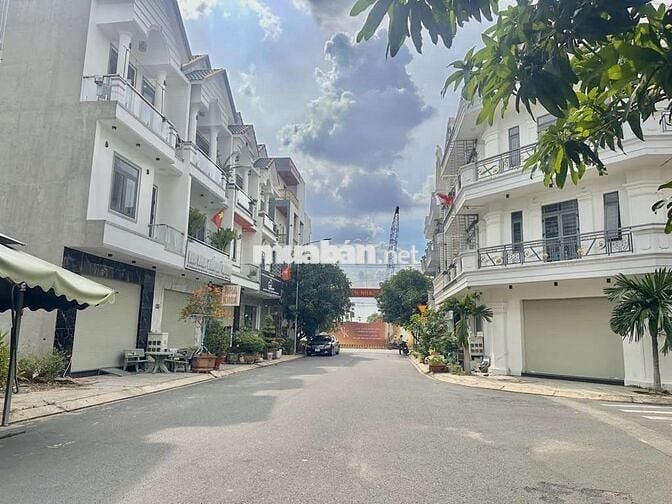 Bán nhà tặng đất. Tại khu nhà ở Ăn Phú,Thụân An.