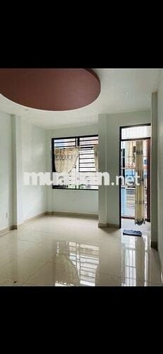 Share phòng trong nhà nguyên căn có ban công và cửa sổ lớn 899337486
