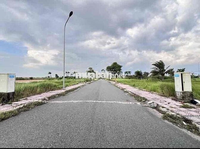 Cực hiếm đất ODT ngay chợ Đức Hoà, sổ riêng, hạ tầng hoàn thiện