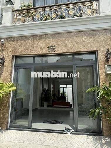 Nhà hẻm xe hơi quận 7, 3 lầu mới, nội thất cao cấp giá 7,5 tỷ,