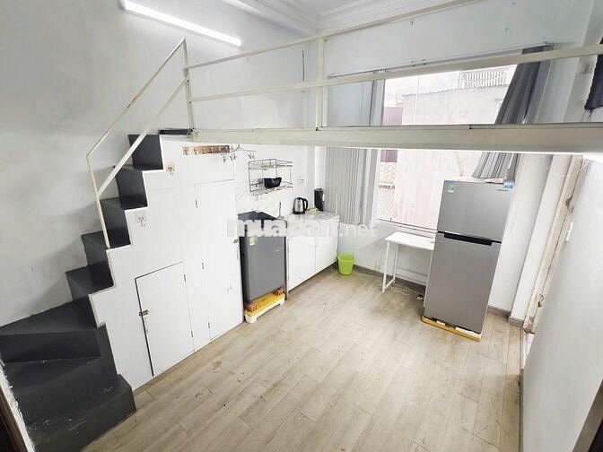 Phòng gác ban công cửa sổ thoáng tách bếp 5 phút ra tới quận 1