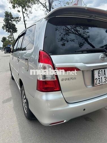 nhà tôi bán lại Innova 2015 E -so san 128000 km