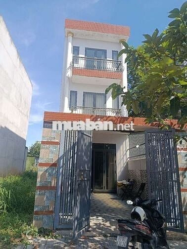 Cho thuê nhà 2lầu 4PN giá 9tr phường uyên hưng tân uyên bình dương