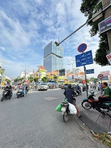 Bán nhà mặt tiền kinh doanh ngay ngã tư Phan Đăng Lưu chỉ nhỉnh 9 tỷ