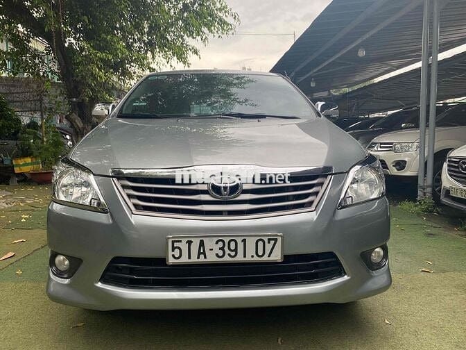 Toyota Innova 2012 G - AT