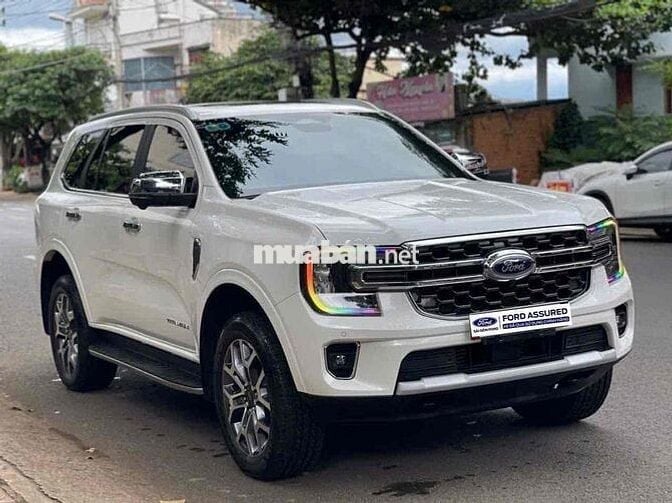 Ford Everest 2024 Titanium 2.0 AT 4x2 - 13600 km