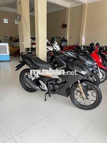 winer x . thắng abs . máy zin im . áo đẹp ko trầy