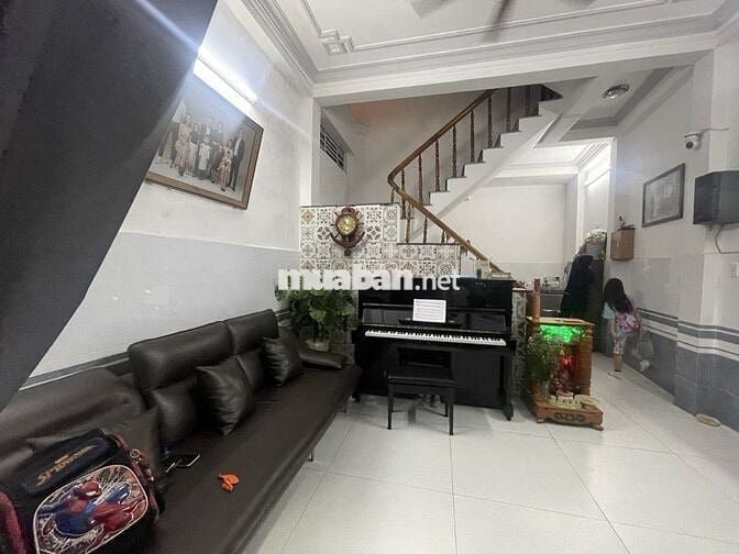 Nhỉnh 4 tỷ sở hữu ngay nhà 3 tầng kiên cố ở Núi Thành