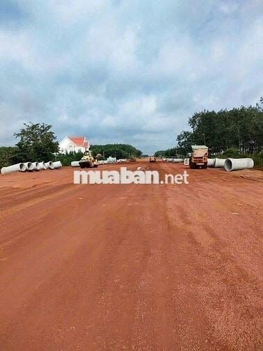 Bán đất thổ cư mặt tiền xuyên tâm 32m sổ sẵn