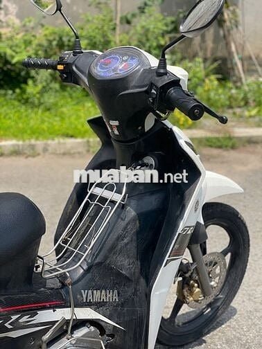 Xe máy Yamaha Sirius FI 2017 trắng đen