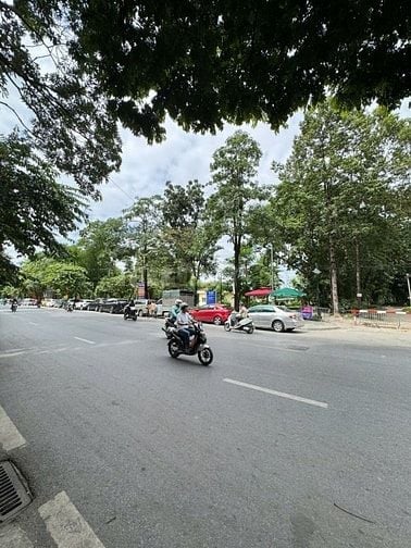 Mặt phố quy hoạch ổn định, Vỉa hè rộng Ô tô đỗ thoải mái, Kinh doanh