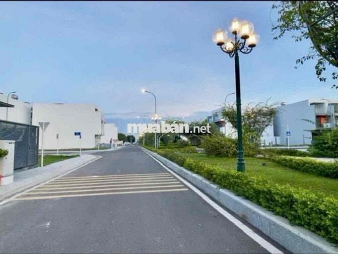 CHO THUÊ nhà KĐT Mỹ Gia gói 8 đối diện công viên, full nội thất