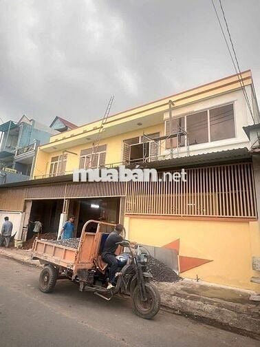 Kho cho thuê dt trệt 300m²+ 1lầu đúc full 300m² gồm 2 vp+PN có 3pha Ti