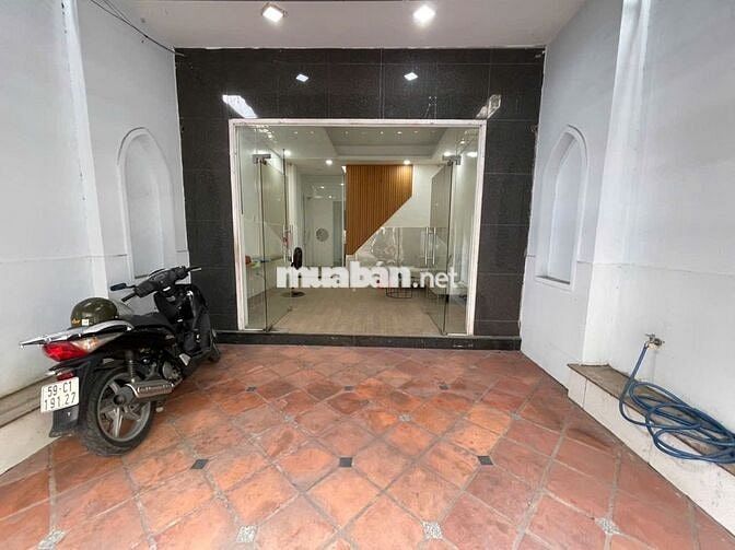 Nhà mặt tiền 30 Nguyễn Đình Chính 101.8m2 Ngang 4.8m - Chỉ 24.5 tỷ
