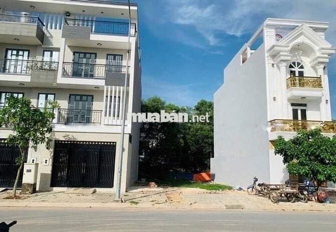 NGỢP QUÁ BÁN LỖ LÔ ĐẤT CỰC ĐẸP NGAY SÁT CHỢ ĐỨC HOÀ SHR,GIÁ 950TR/86M2