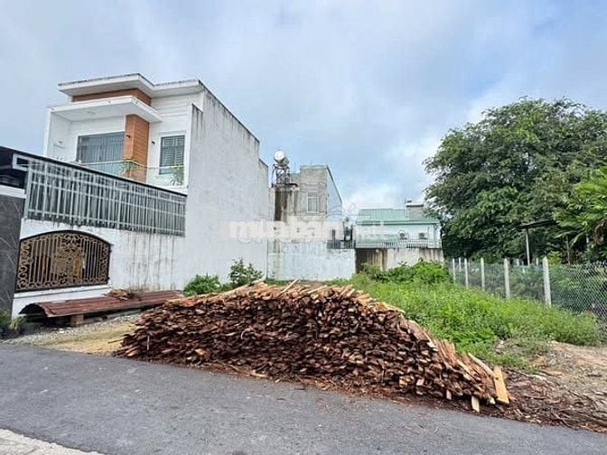 CHỐT NHANH LÔ ĐẤT ĐẸP GIÁ TỐT 890TR DT 110m2  NGAY TRUNG TÂM TÂN UYÊN