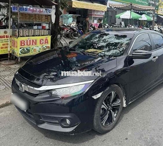 Honda Civic 2017 1.5L Vtec Turbo - 32000 km