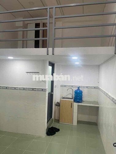 Phòng gác nội thất cơ bản, rộng rãi, sạch sẽ, ở 2-3 bạn, sát Quận 5,