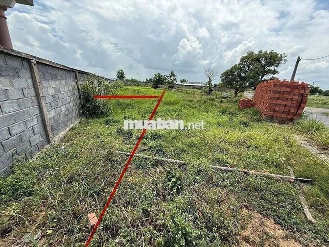 99m2 thổ giá ngộp thở 399tr xe hơi trước đất cách QL 50 250m sổ sẵn