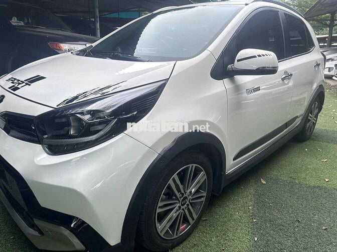 Kia Morning X Line đời 2022, màu trắng, phong cách