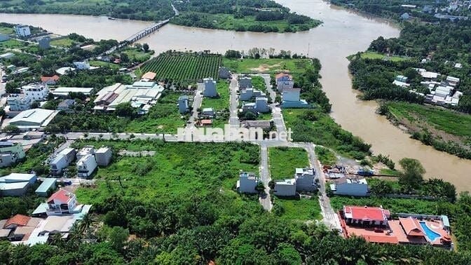 Tin Cực Hot. Bán 5 lô liền kề đối diện công viên ngay KDC Bửu Long