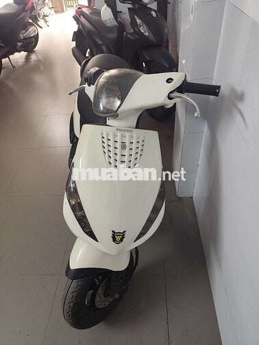 Xe máy Piaggio Zip màu trắng