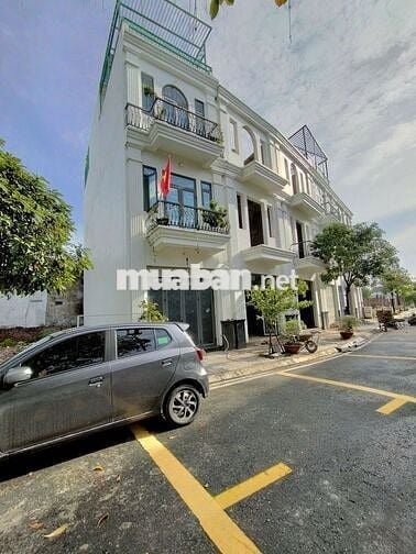 Bán nhà trong khu đồng bộ 1 trệt 2 lầu 1 ST 79m2 giá 3,5tỷ