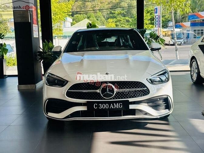 Mercedes Benz C300 AMG 2025 - 2 Tỷ 99 Triệu