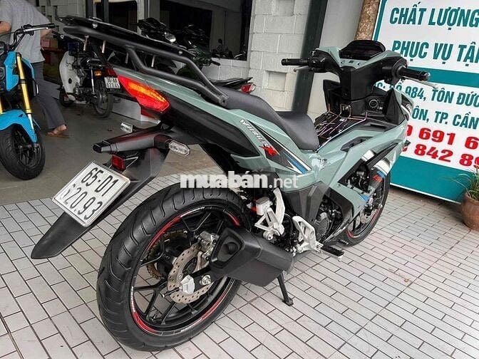 Winner V3 2022 xám xi măng như mới.