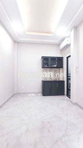 PHÒNG SẴN MÁY LẠNH + KỆ BẾP, SẠCH SẼ, CÓ NVS RIÊNG, SÁT CẦU CHỮ Y