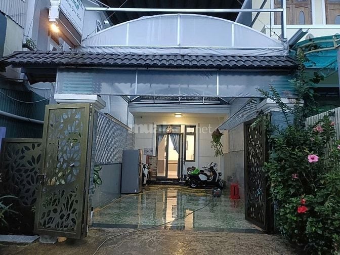 -Cho thuê ngắn hoặc lâu dài nhà Mặt Tiền,mới đẹp nội thất đúng như hìn