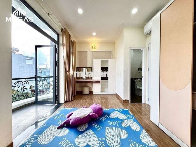 Cho thuê Studio ban công riêng lớn sẵn nội thất
