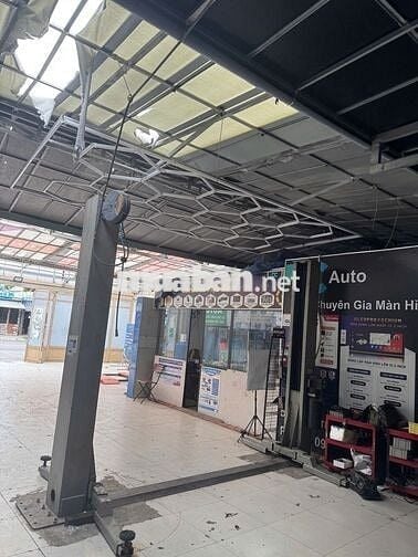 Cho thuê lại gara hoặc sang nhượng cả gara 10x30 ở lê thị hà hóc môn