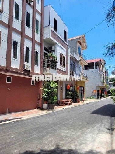 NHỈNH 3TỶ SỞ HỮU NHÀ 3 TẦNG 79M2 KHU PHÂN LÔ CÁN BỘ - ĐƯỜNG APPHAN 8M