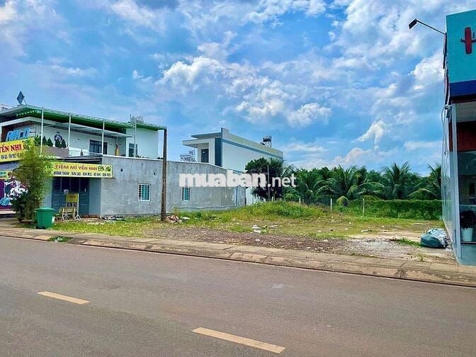 Mặt tiền nhựa ngay chợ 5.5x30 full thổ cư