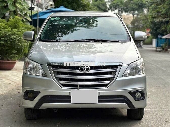 Toyota Innova 2.0E 2015 số sàn 8 chỗ