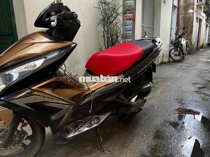 cần bán xe airblade màu đen vàng