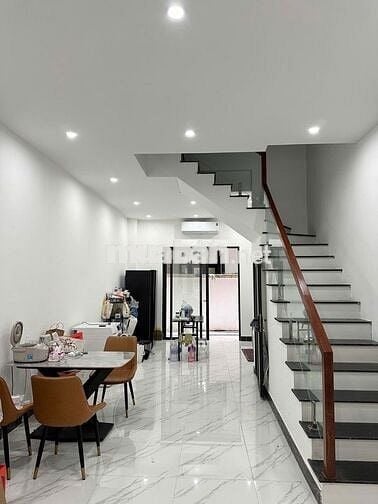 Cho thuê nhà hoàn thiện 2 tầng ngay gần chung cư có đồ nội thất