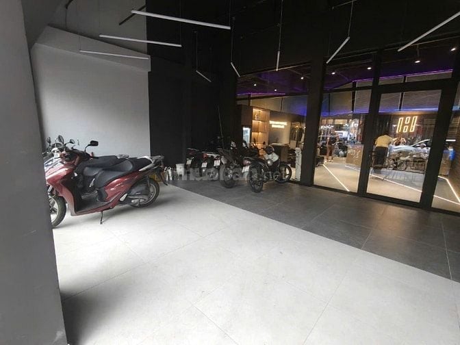 CẦN GẤP 1 NAM GIỮ XE PHÒNG TẬP GYM Ở HAI BÀ TRƯNG - LƯƠNG 8TR5/THÁNG