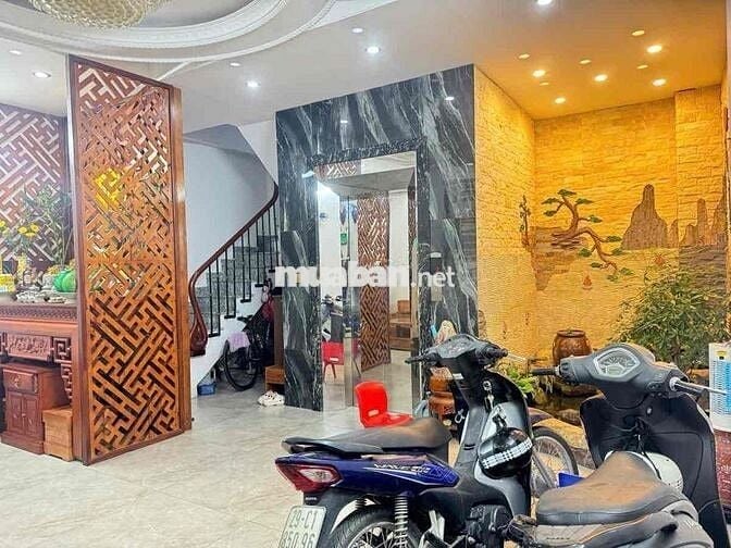 Bán nhà phố Ái Mộ Mặt Ngõ ô tô đỗ cửa Thang máy 39m.6t giá 11.95tỷ.