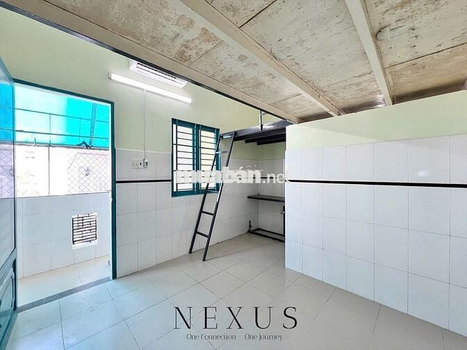PHÒNG GÁC MÁY LẠNH - CỬA SỔ TRỜI - GIÁ TỐT