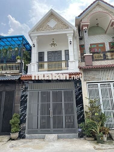 BÁN gấp nhà Dĩ An, 67m, giá 4.35 tỷ,  đường 10m, 2 tầng, 4 PN, 3 WC.