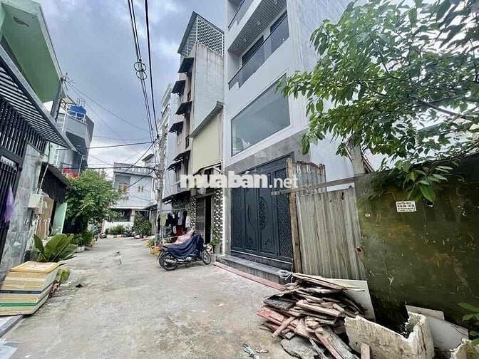 LÔ ĐẤT VUÔNG VỨC NỞ HẬU HẺM XE HƠI