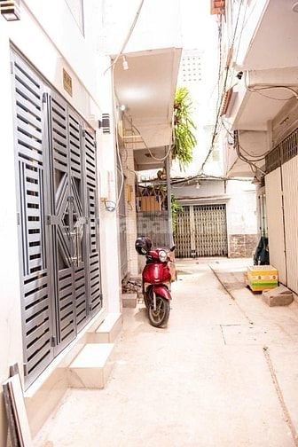 NHÀ NHỎ XINH MỚI XÂY (LÊ VĂN SỸ - Q3) 