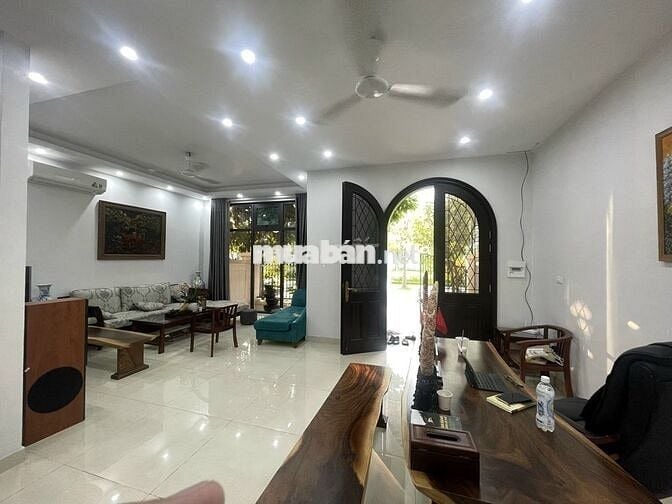 Cho thuê liền kề Sao Biển 90m²,mặt công viên 15 triệu/th Vin Gia Lâm