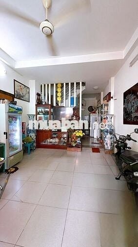 [CẦN BÁN NHÀ CHÍNH CHỦ] Nhà 3 lầu đường số Q4, xe hơi tới nhà,