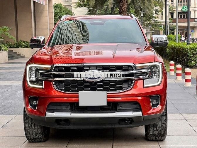 Ford Everest Titanium Màu Đỏ 2023  - 14000 km