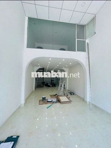 CHO THUÊ NHÀ MẶT TIỀN GIÁ CHẤN ĐỘNG NGAY TRUNG TÂM Q1