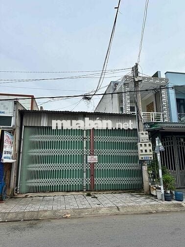 Mặt  bằng cách chợ Mỏ Cày 100m ( Đối diện trường học )